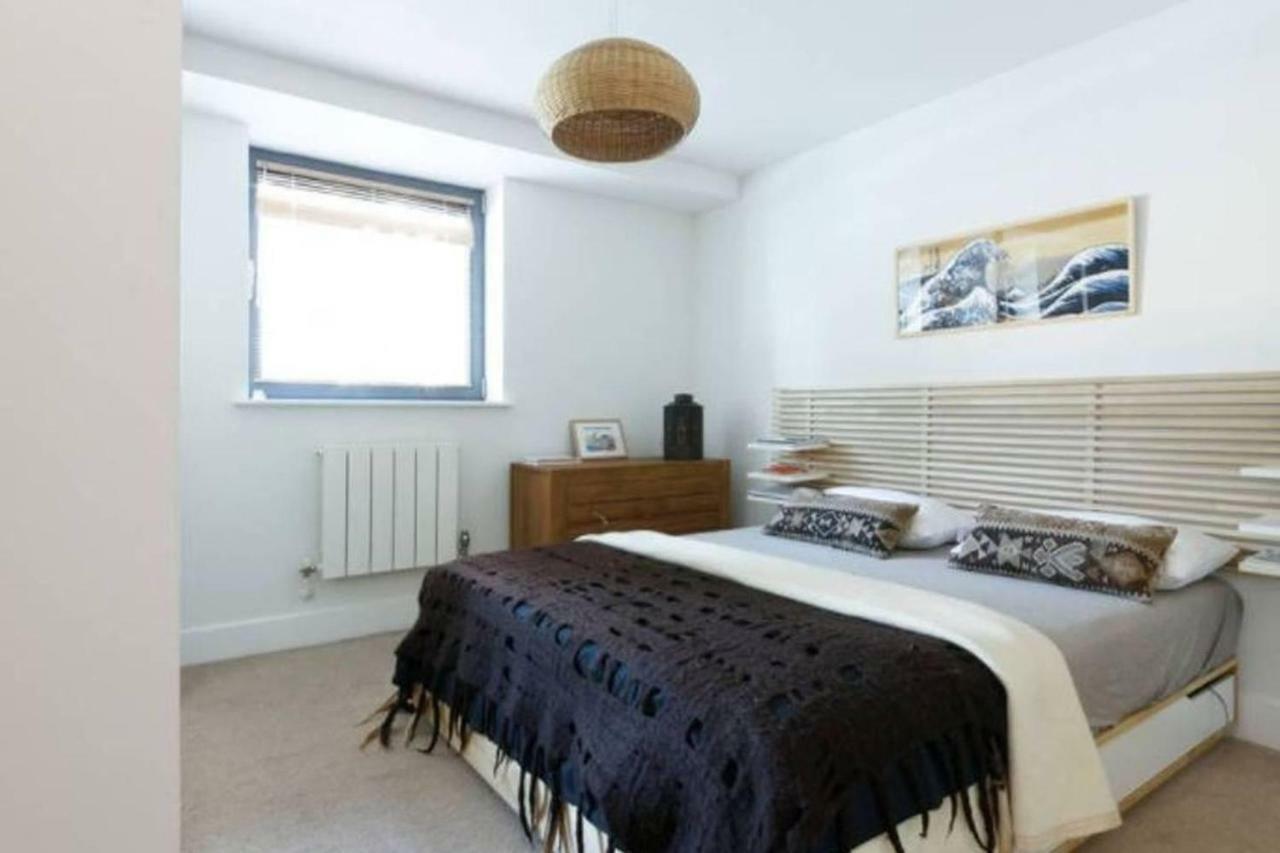 Peaceful Modern 2 Bedroom Flat With Water Views 伦敦 外观 照片